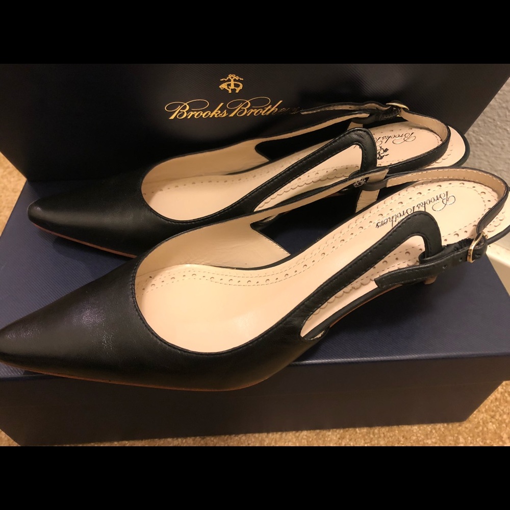 NWT black Brooks Brothers sandal, 6.5